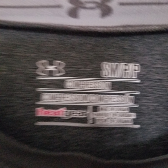 Under armor compression tshirt - Picture 2 of 2